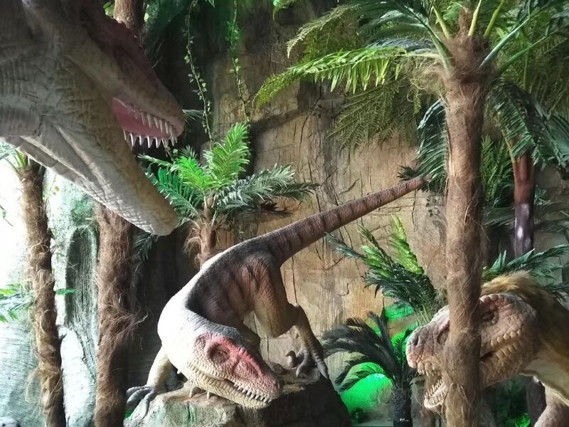 Cladosaurus Fighting Dino Against Iguanosaurus